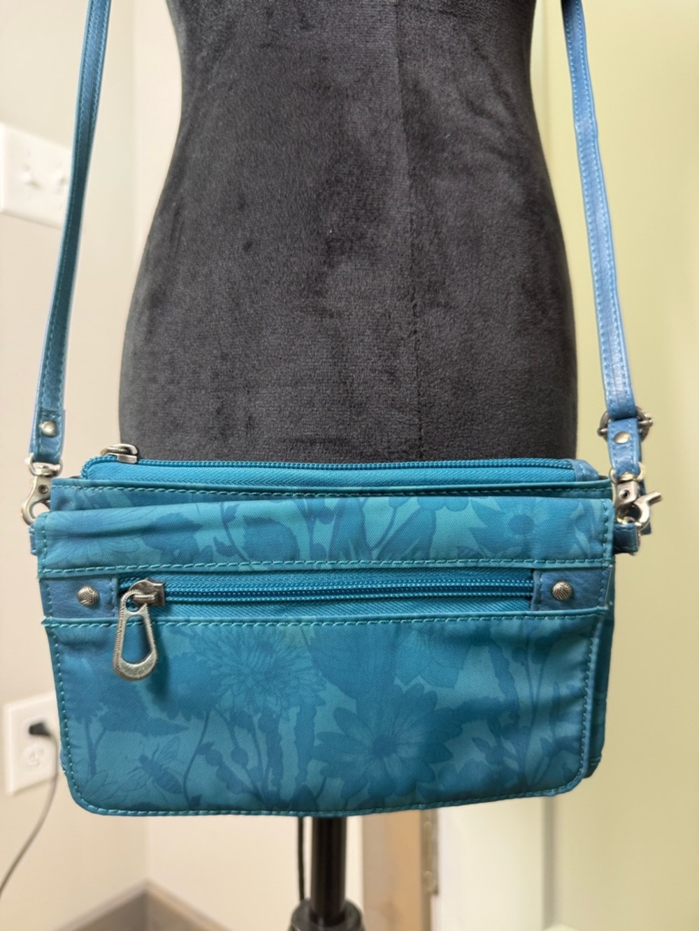 Sakroots Eco-Twill Large Smartphone Crossbody Deep Teal In Bloom